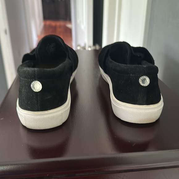 Gorgeous Steve Madden black sneakers.  So fun!! Size 5.5.  Excellent condition! - Picture 3 of 7